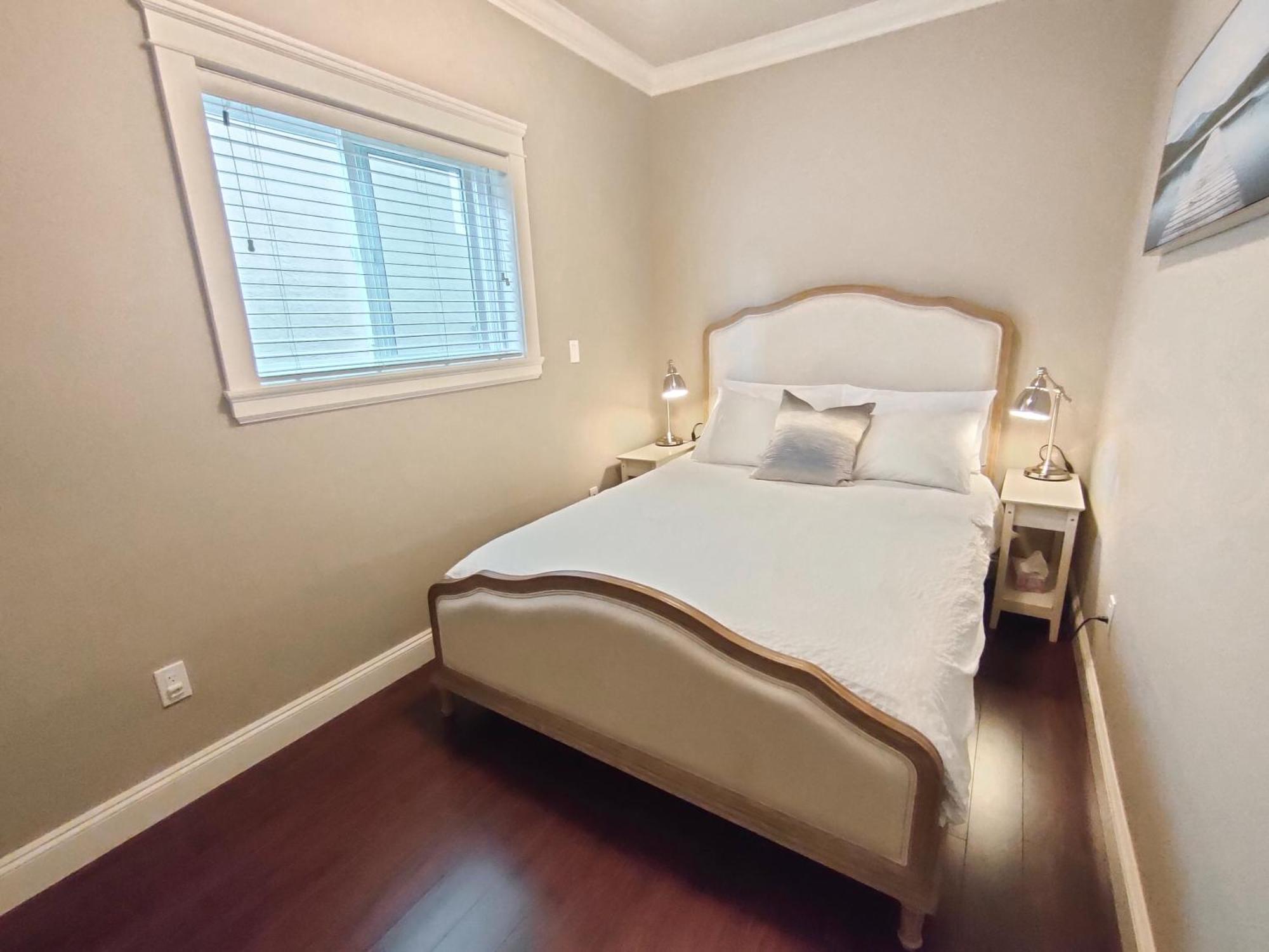 Rare Find Exquisitely New Quiet & Safe Skytrain Home Vancouver Quarto foto