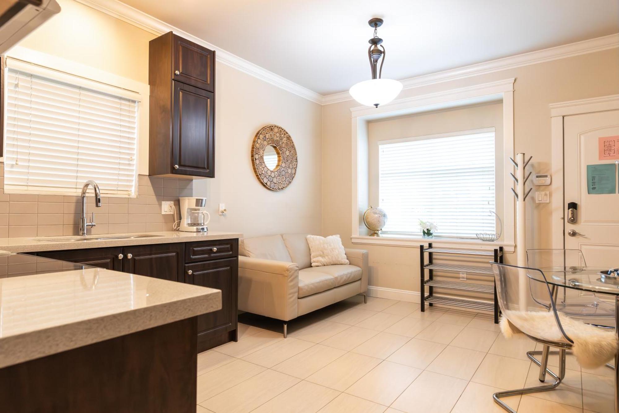 Rare Find Exquisitely New Quiet & Safe Skytrain Home Vancouver Exterior foto