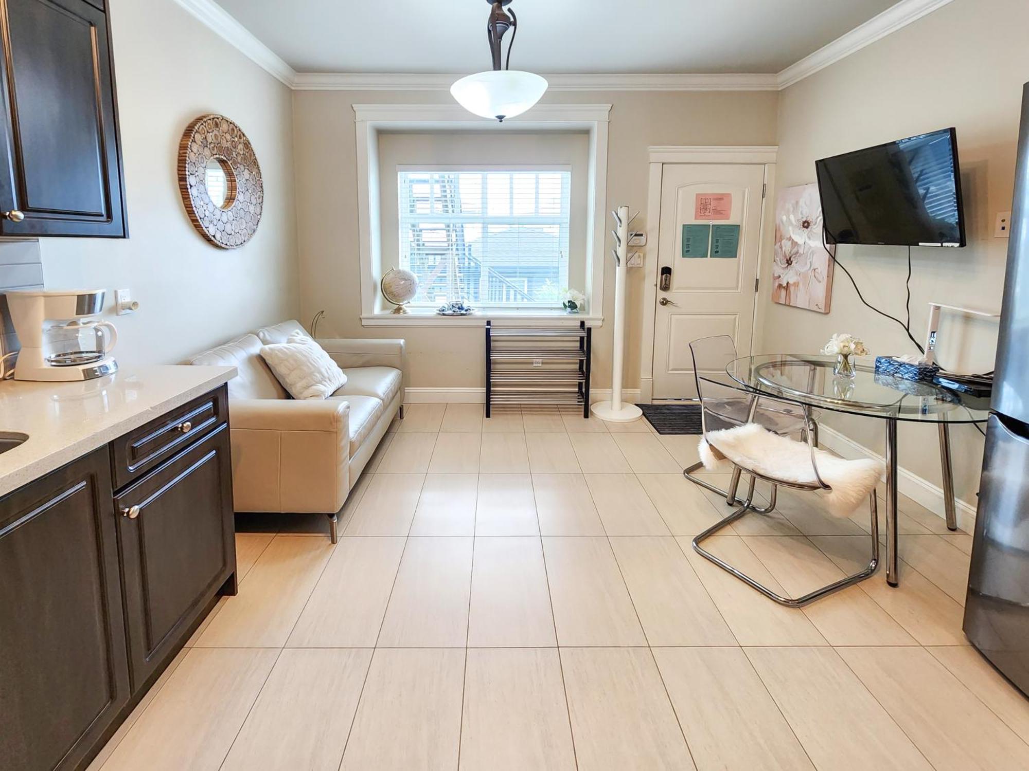 Rare Find Exquisitely New Quiet & Safe Skytrain Home Vancouver Quarto foto
